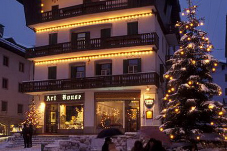 SKI HOTEL IN CENTER OF CORTINA #374