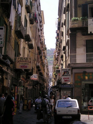 450px-napoli-via_toledo